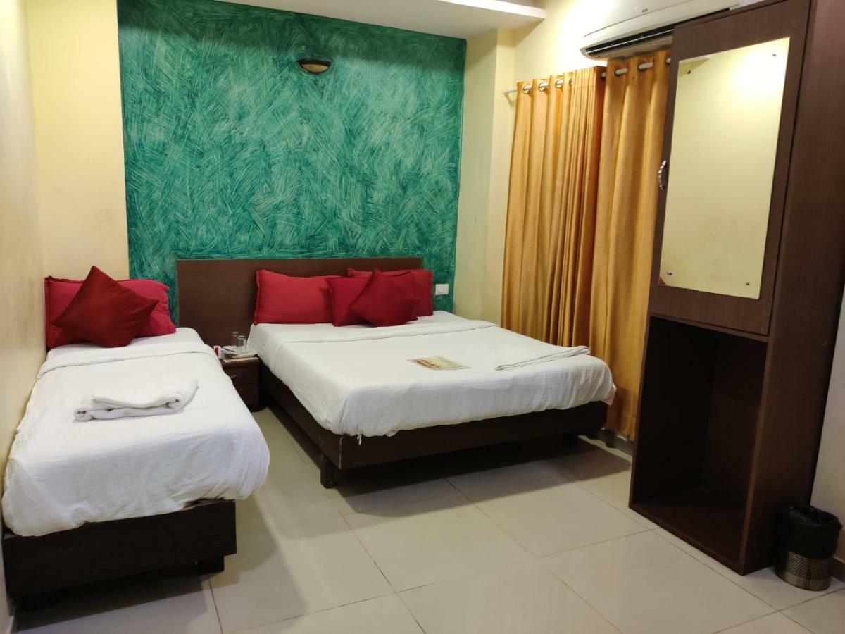 Hotel O Golden Sagar Mumbai Exteriör bild